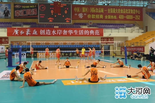 2013年全国排球锦标赛在漯河开赛 共16支参赛队