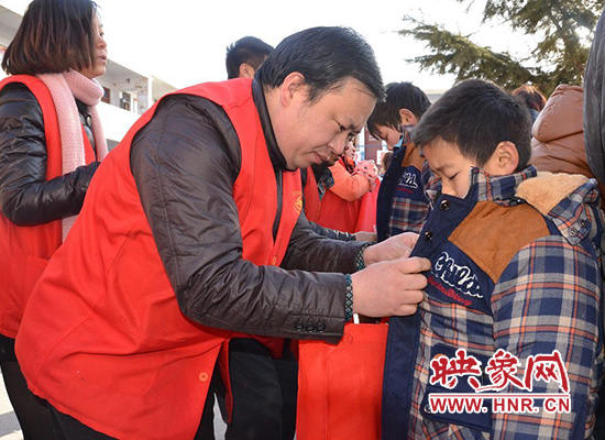 十年公益路 帮助别人成习惯