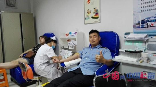 信阳火车站员工接力献血 为孕妇生命续航