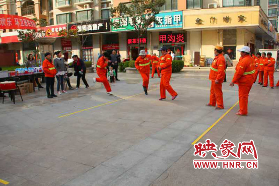 迎三八节 郑州未来路街道办邀请环卫工举行游艺活动