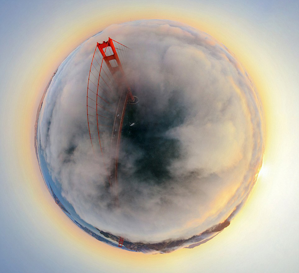 旧金山金门大桥笼罩在雾中，更添魔幻色彩。（网页截图）