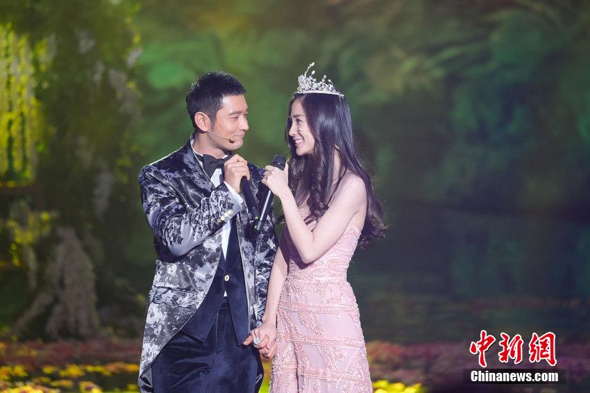 黄晓明与Baby成婚 恋爱过程甜蜜回顾