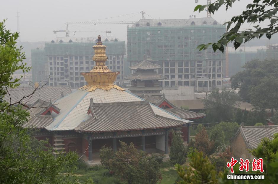 郑州千年古寺被工地包围 清修之地不宁静