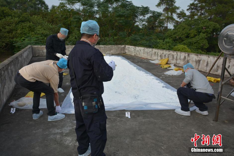 广西钦州一特大制毒窝点被端 查获原材料约800公斤