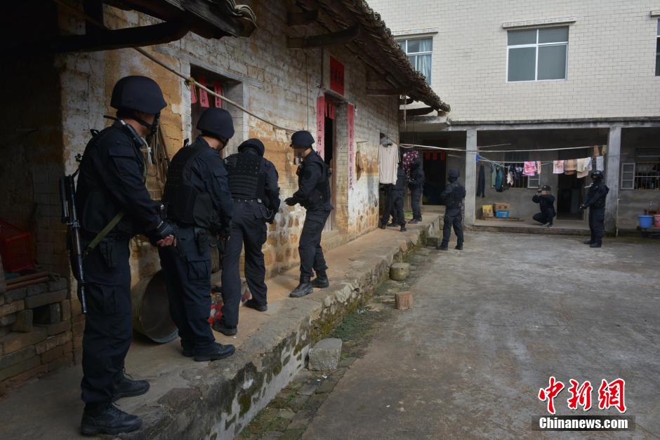 广西钦州一特大制毒窝点被端 查获原材料约800公斤