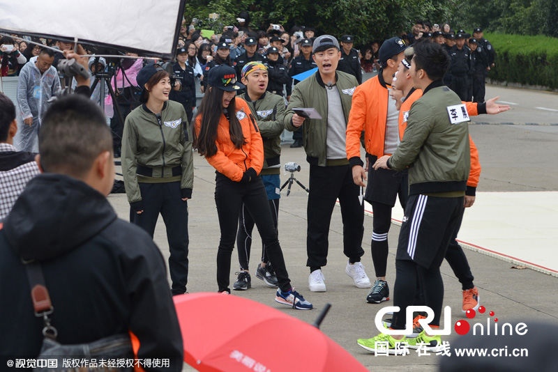 《奔跑吧兄弟》第三季剧组到南京录制节目。