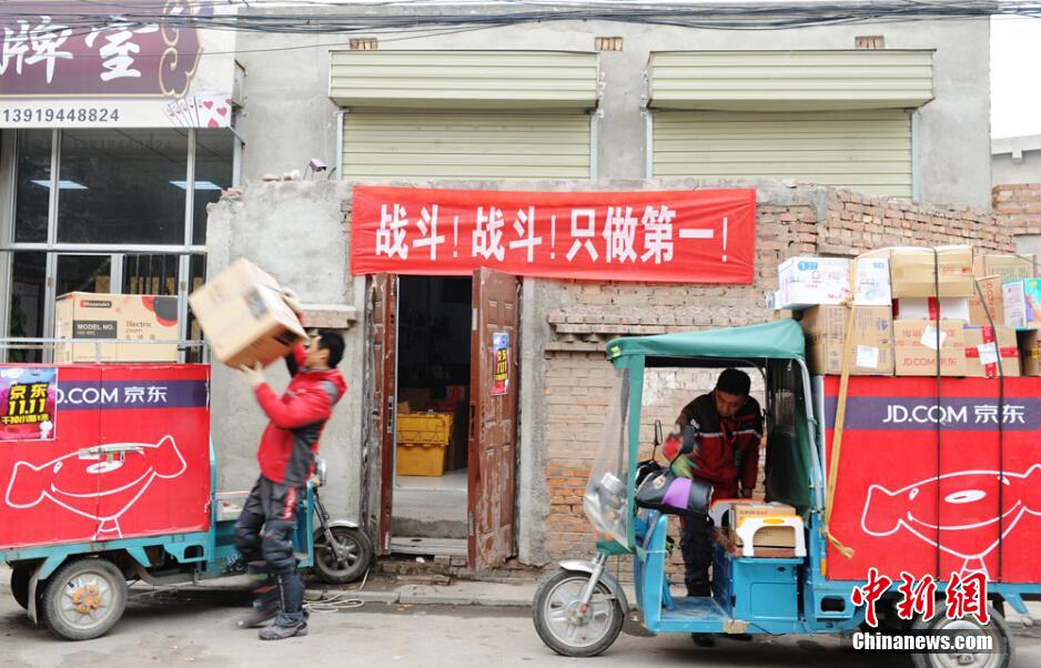 虽然忙得不可开交，但是每一件货物的配送都马虎不得。
