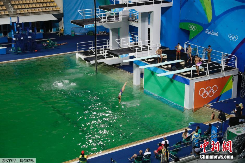 未解之谜 里约奥运跳水池一夜间从蓝变绿