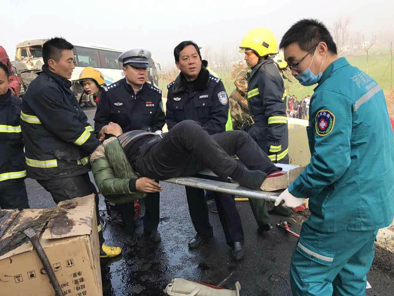 宁洛高速周口沈丘段24辆车连环相撞！已致1死6伤
