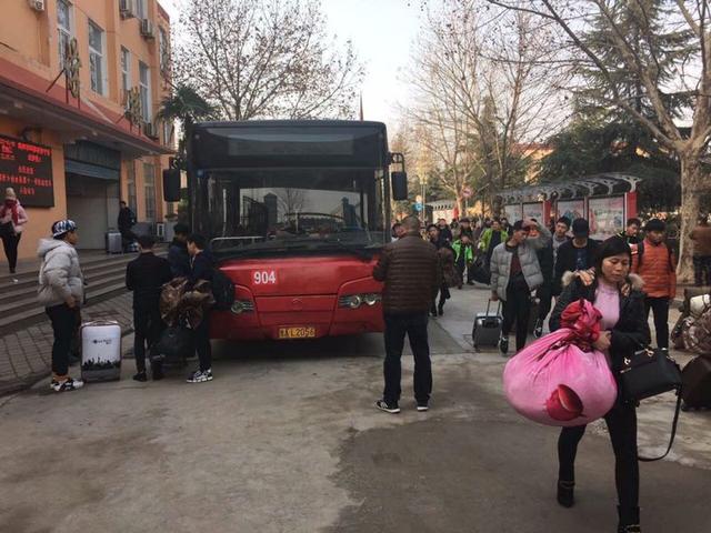 郑州公交开通“春运班列” 30人以上能“私人订制”