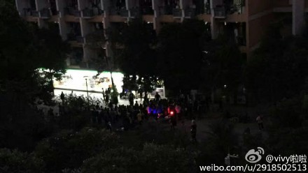 曝张艺兴大学拍戏被赶