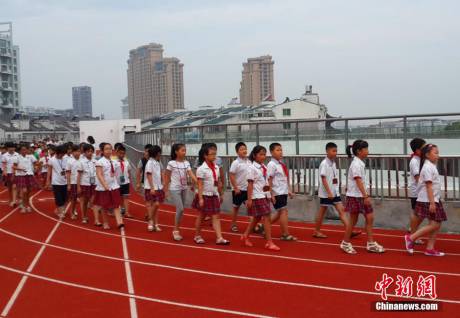 浙江天台一小学建成“空中操场”