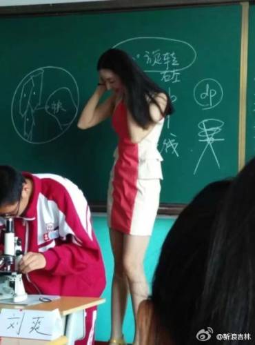 吉林女教师被同学誉为最美生物老师