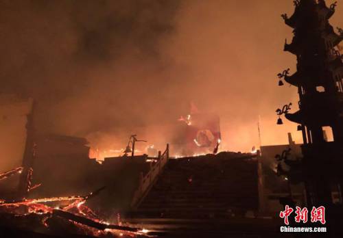 甘肃永靖县雷音寺发生火灾