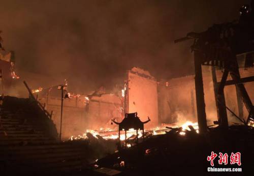 甘肃永靖县雷音寺发生火灾