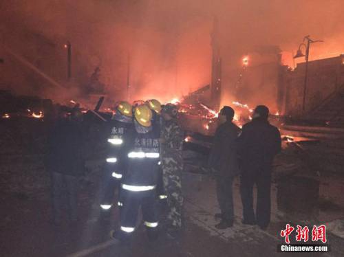 甘肃永靖县雷音寺发生火灾