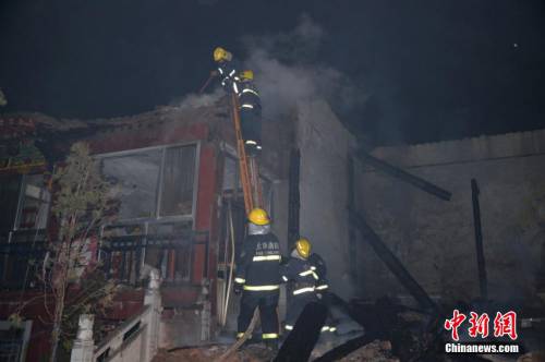 甘肃永靖县雷音寺发生火灾
