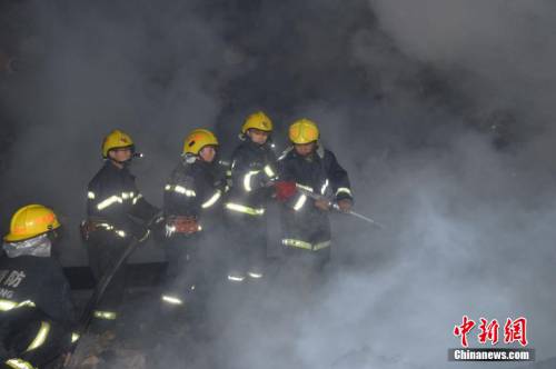 甘肃永靖县雷音寺发生火灾