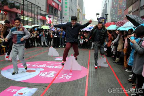 猛男穿高跟鞋赛跑 千姿百态