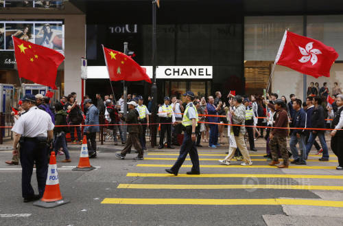 香港数百市民举行“反港独”游行