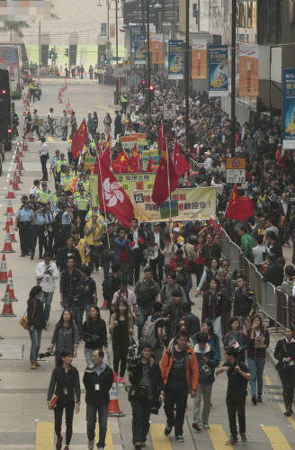 香港数百市民举行“反港独”游行