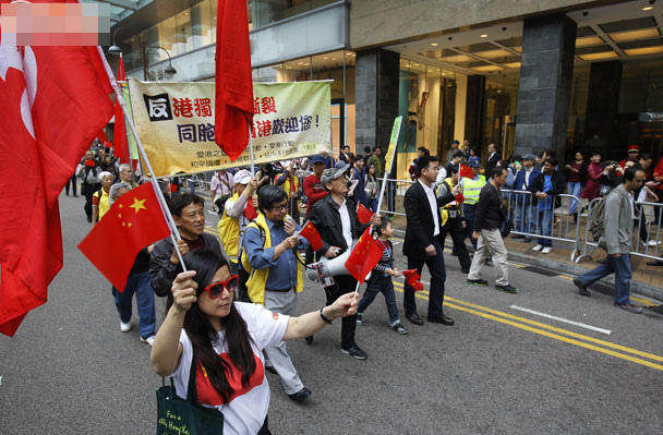 香港数百市民举行“反港独”游行