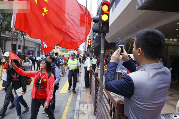 香港数百市民举行“反港独”游行