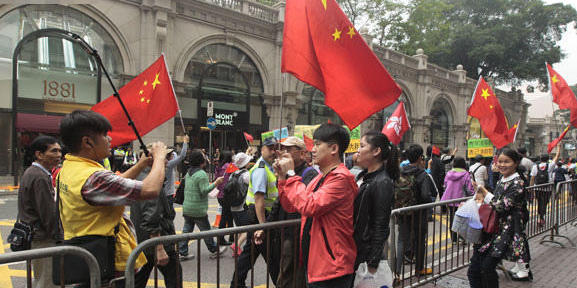 香港数百市民举行“反港独”游行