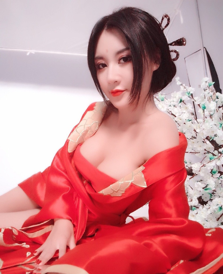 乳神穿越成貂蝉 校花身份受质疑