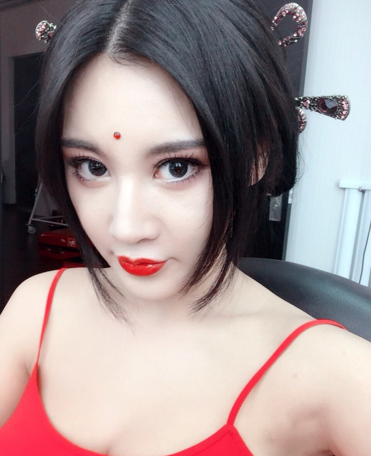 乳神穿越成貂蝉 校花身份受质疑