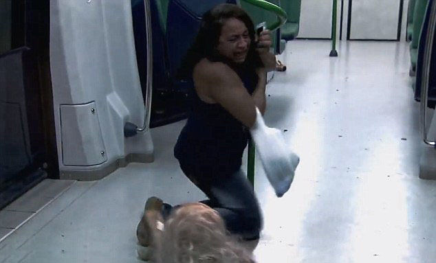 巴西女子遭遇地铁惊魂
