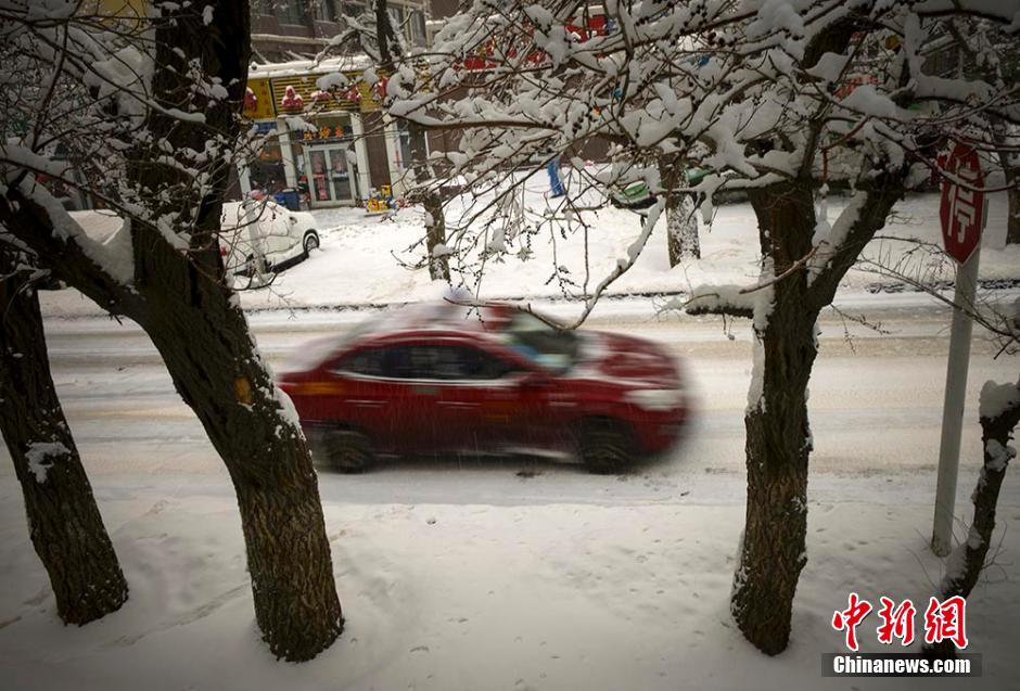 乌鲁木齐大雪纷飞30小时 重回