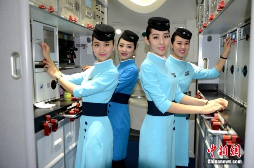 厦航空乘全面换装 新制服凸显国际范
