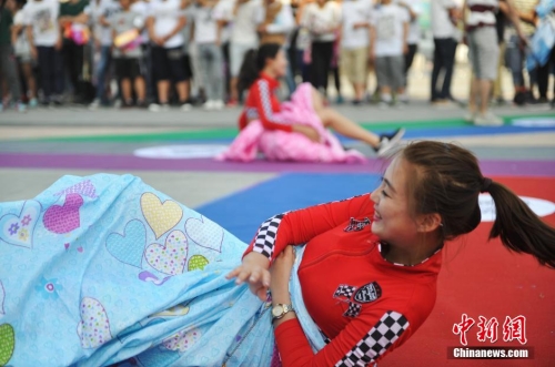 沈阳300男女当场“滚床单”