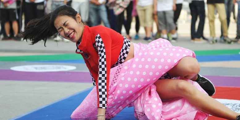 沈阳300男女当场“滚床单”