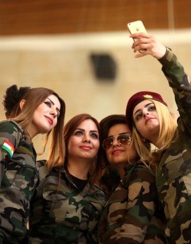 伊拉克库尔德女兵“肾6”自拍照曝光