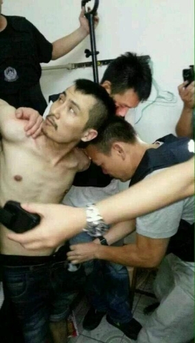 广东：女店员举报小偷惨遭割喉现场