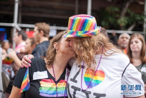 纽约举行同性恋大游行