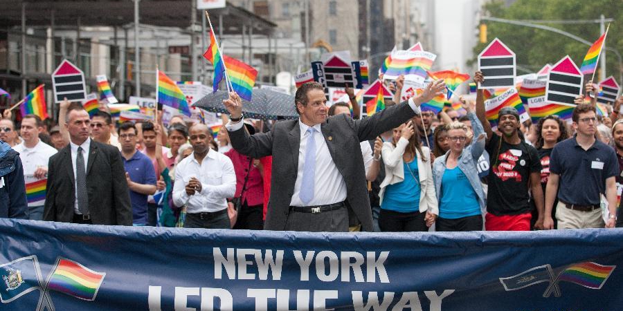 纽约举行同性恋大游行
