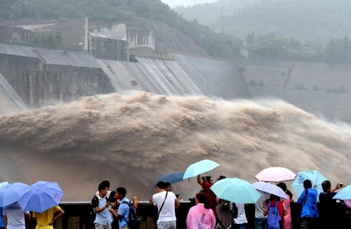 黄河小浪底调水调沙 场面震撼