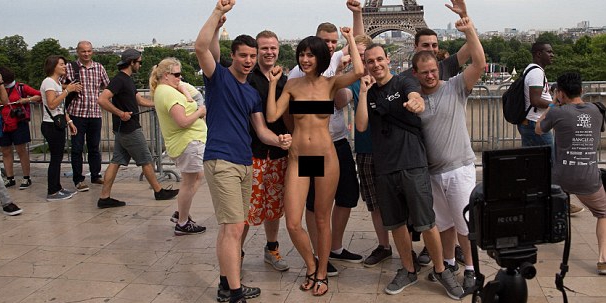 女艺术家在埃菲尔铁塔裸身合影被捕