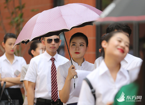 上海千名俊男靓女应聘空乘