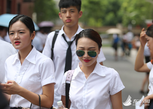 上海千名俊男靓女应聘空乘