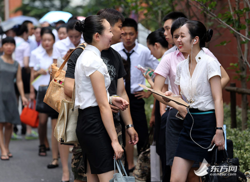 上海千名俊男靓女应聘空乘