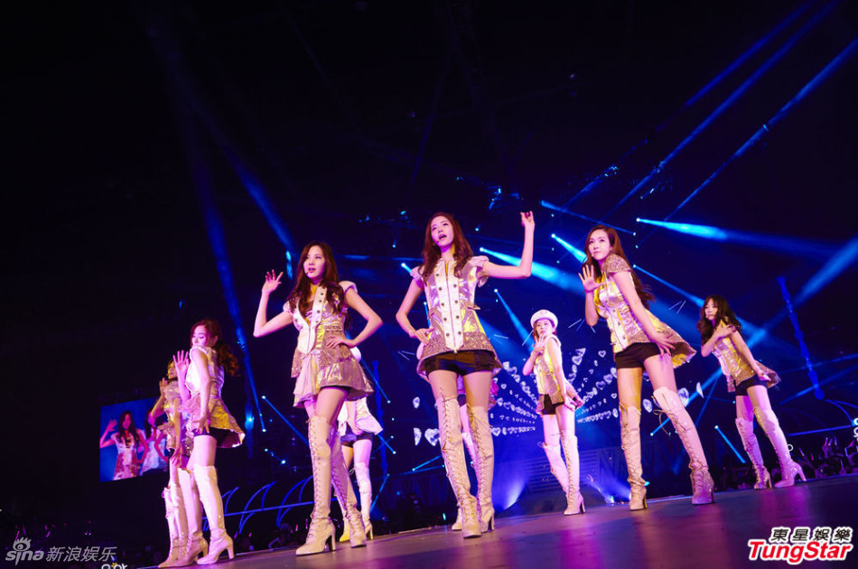 <em>少女时代</em>香港巡演 <em>粉红</em>短裤秀长腿