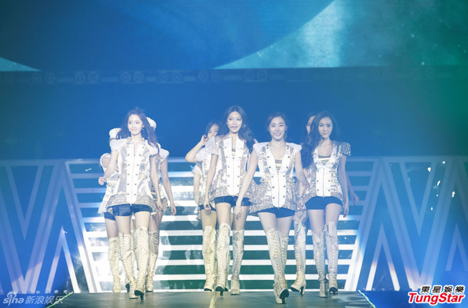 <em>少女时代</em>香港巡演 <em>粉红</em>短裤秀长腿