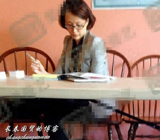 董卿美国素颜读书照曝光 董卿美国素颜读书照曝光