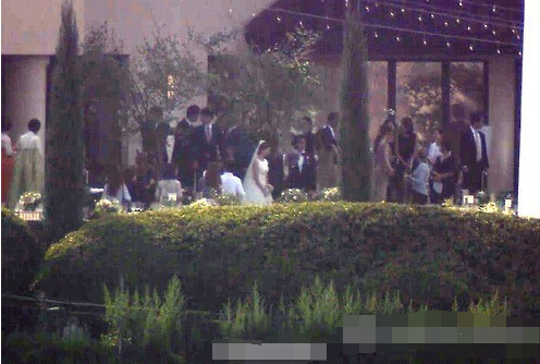 裴勇俊与朴秀珍昨晚举行婚礼