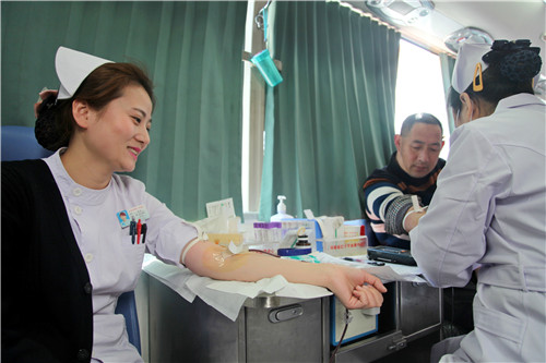 医护人员献血