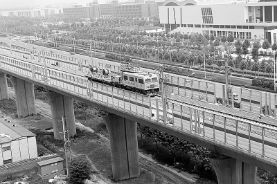开城铁建成通车之后，将开行时速200公里的动车组，届时，郑州到开封的用时将缩短为19分钟